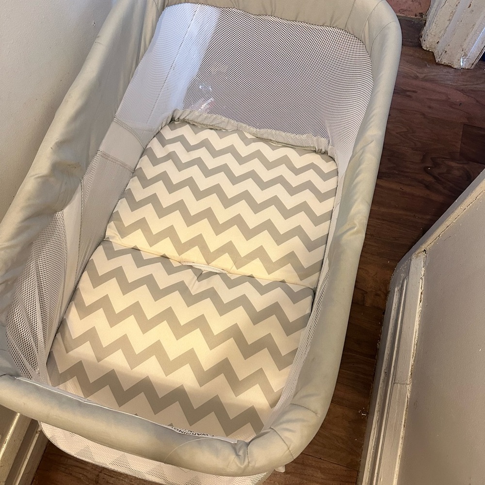 Selling a MiClassic bassinet